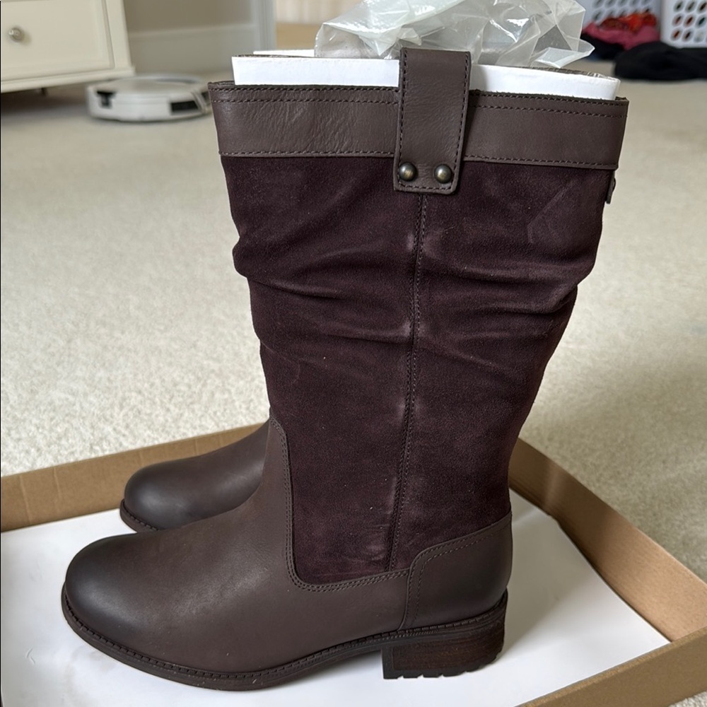 UGG Women's Brown Leather Boots - Picture 8 of 9